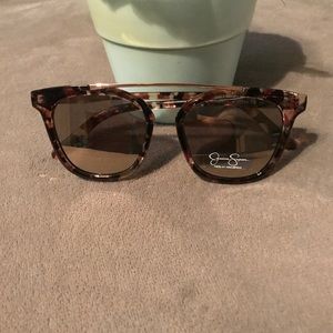 Jessica Simpson sunglasses 😎